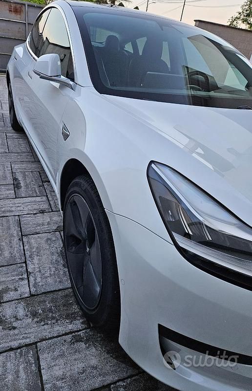 Bianco Usata 2020 Tesla Model 3 Standard Range Plus Tre volumi | 21.900 € (Buon prezzo) - Immagine 1/4