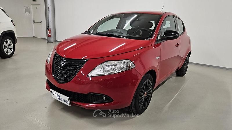 Usata Lancia Ypsilon 69 CV (50 kW) 2015 Rosso Utilitaria