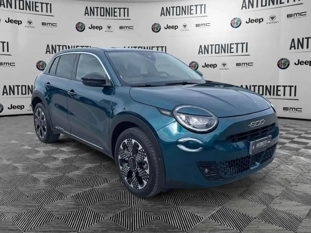 Begagnad Fiat 600 La Prima 110 HK (80 kW) 2025 Blå SUV