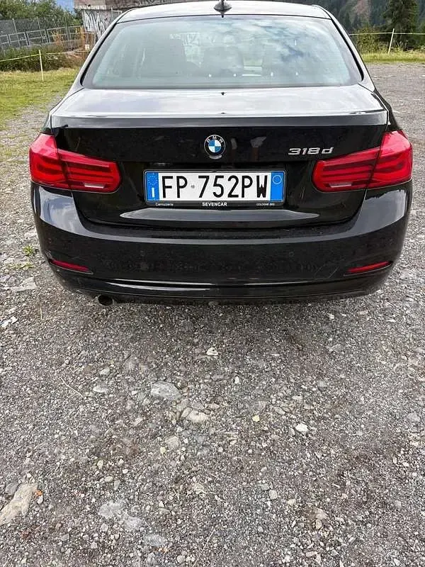 Usata BMW 318 Advantage 150 CV (110 kW) 2018 Nero Berlina