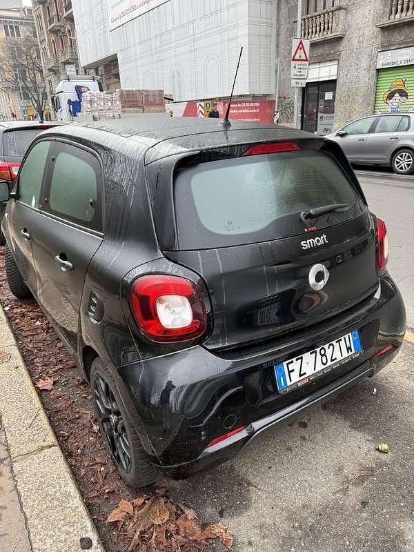 Usata Smart ForFour Superpassion 90 CV (66 kW) 2021 Nero Utilitaria