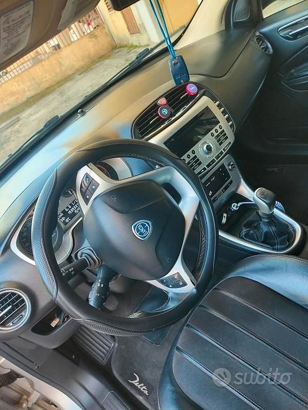 Usata Lancia Delta 105 CV (77 kW) 2012 Grigio Utilitaria