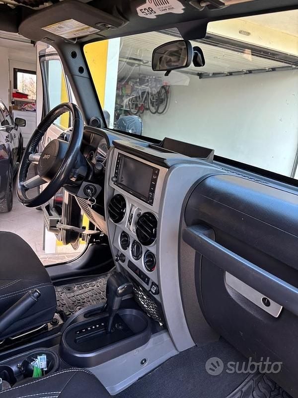 Usata Jeep Wrangler Sahara 199 CV (146 kW) 2010 Nero SUV