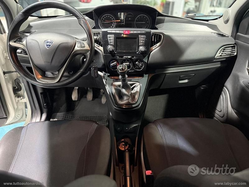 Usata Lancia Ypsilon Gold 69 CV (50 kW) 2019 Bianco Utilitaria