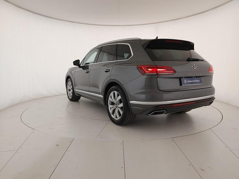 Usata VW Touareg Elegance 231 CV (169 kW) 2021 Silizium grey metallizzato SUV