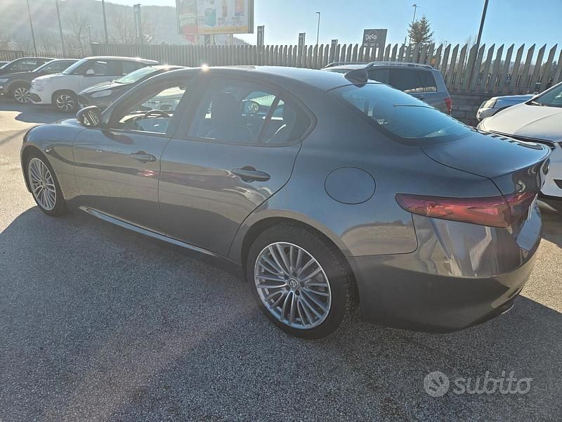 Usata Alfa Romeo Giulia Super 150 CV (110 kW) 2018 Grigio Berlina