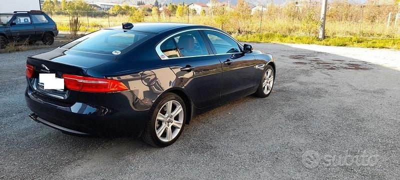 Usata Jaguar XE Portfolio 180 CV (132 kW) 2017 Blu Berlina