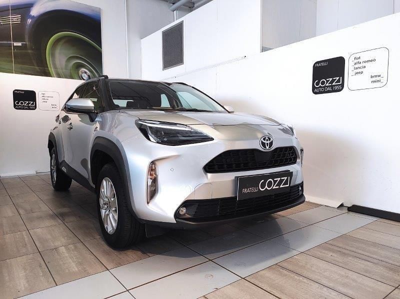 Usata Toyota Yaris Cross Active 92 CV (67 kW) 2025 Argento SUV