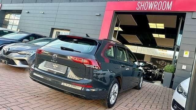 Usata VW Golf VIII Life 131 CV (96 kW) 2021 Grigio Station wagon