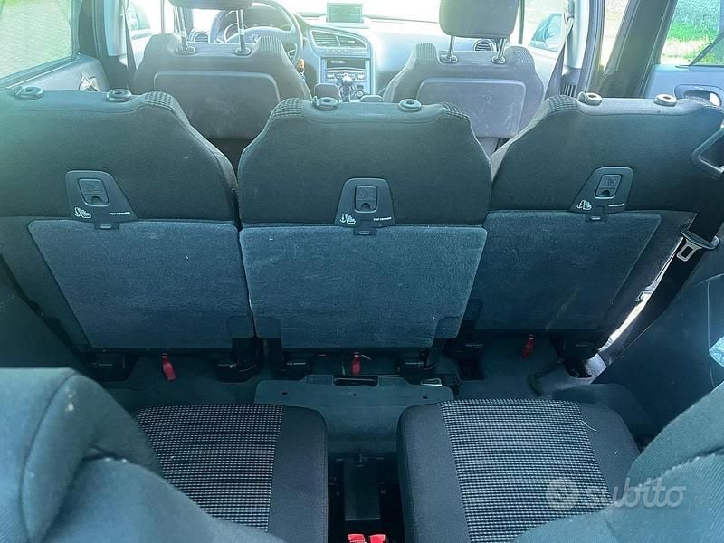 Usata Peugeot 5008 120 CV (88 kW) 2010 Nero Monovolume