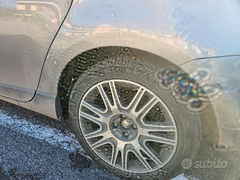 Usata Lancia Delta Platinum 190 CV (139 kW) 2010 Grigio Utilitaria