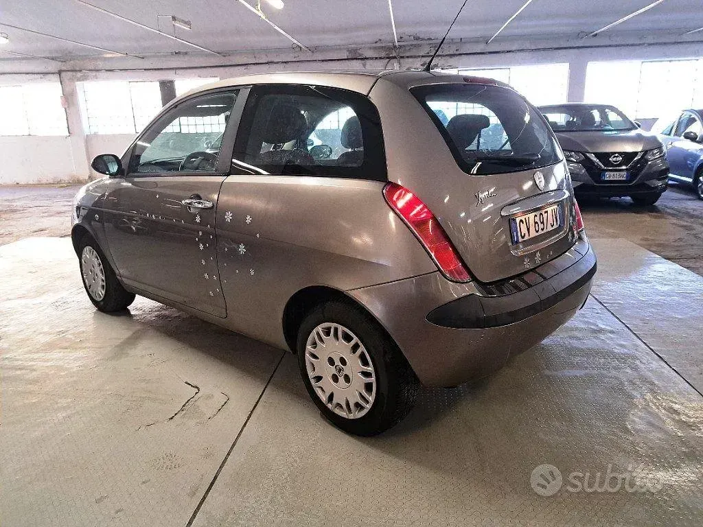 Usata Lancia Ypsilon 69 CV (50 kW) 2005 Grigio Utilitaria