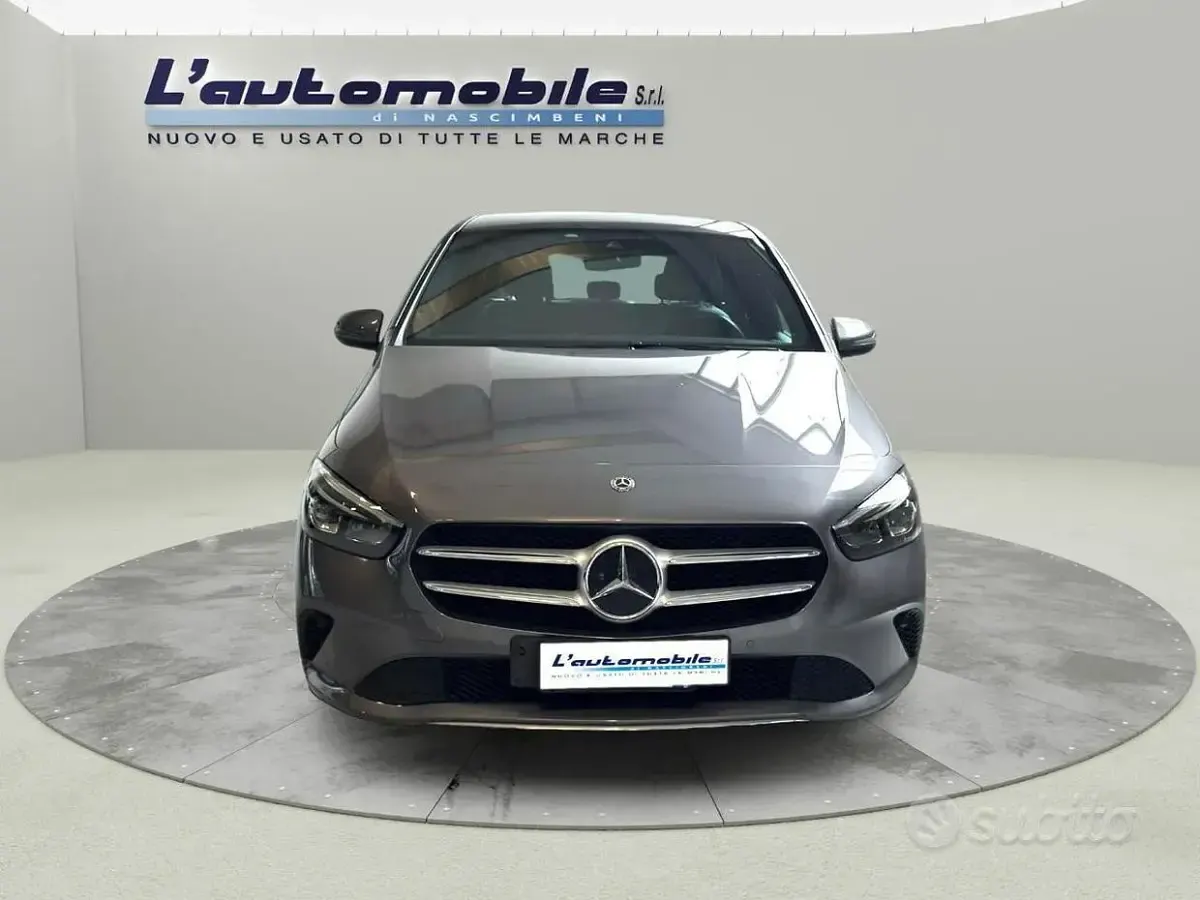 Usata Mercedes B160 Business 116 CV (85 kW) 2020 Grigio scuro Utilitaria