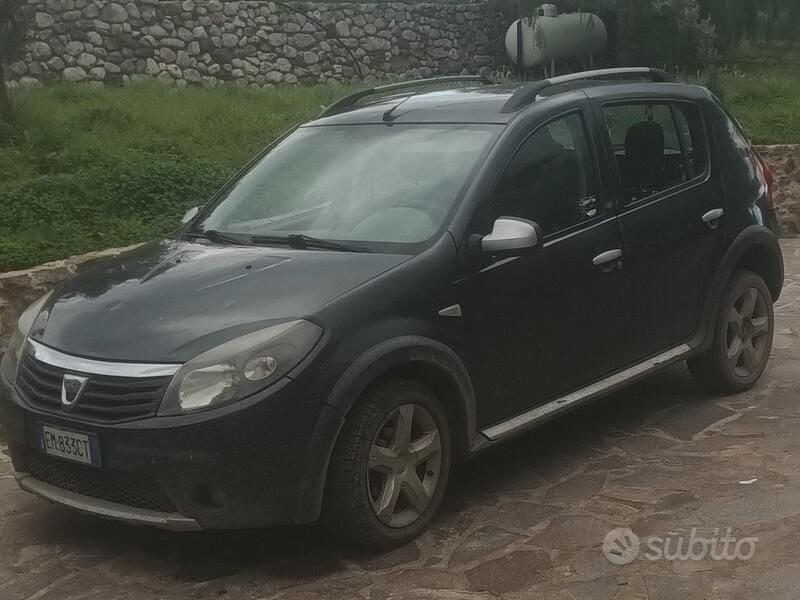 Usata 2012 Dacia Sandero Due volumi | 2400 € (Super prezzo) - Immagine 1/4