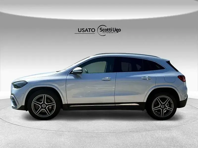 Begagnad Mercedes GLA250 218 HK (160 kW) 2024 Silver SUV