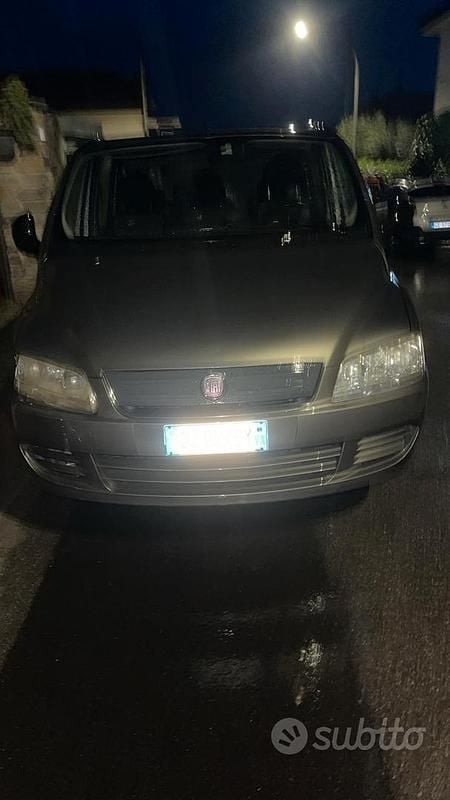 Grigio Usata 2009 Fiat Multipla Monovolume | 2500 € (Ottimo prezzo) - Immagine 1/4