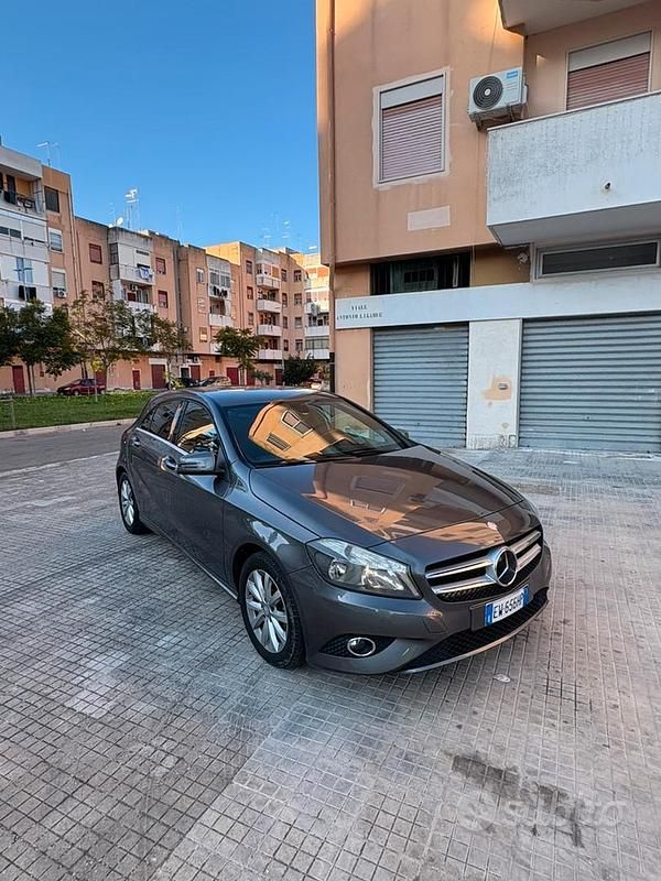 Usata Mercedes A180 110 CV (80 kW) 2015 Grigio Utilitaria