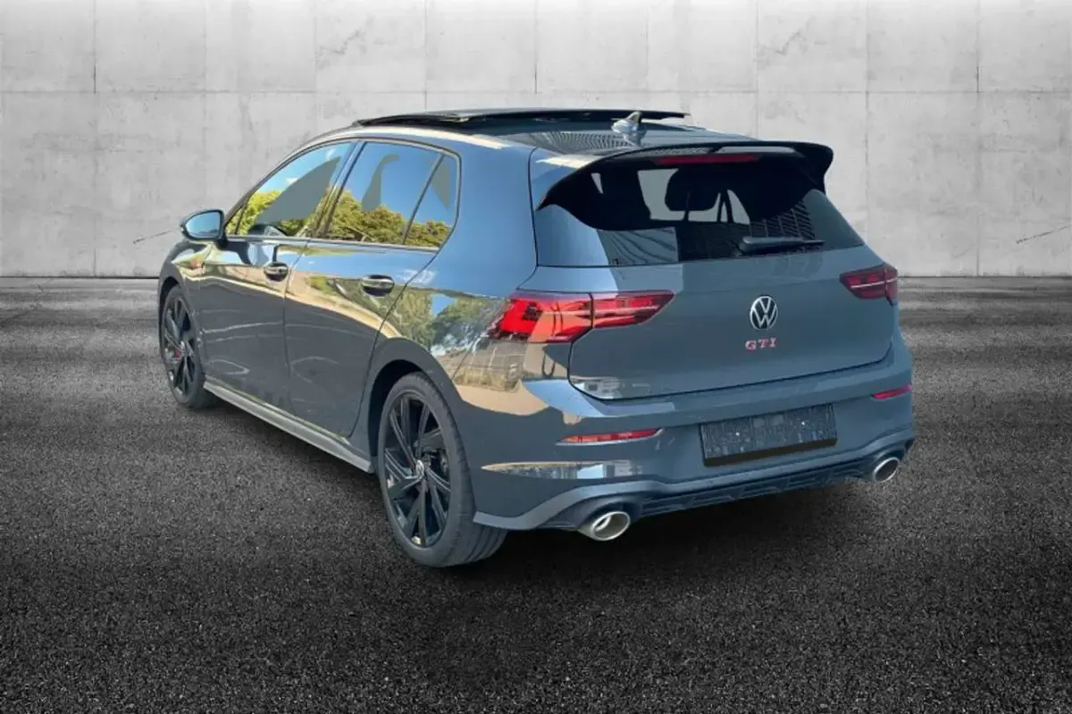 Usata VW Golf VIII GTI 300 CV (220 kW) 2023 Grigio Berlina