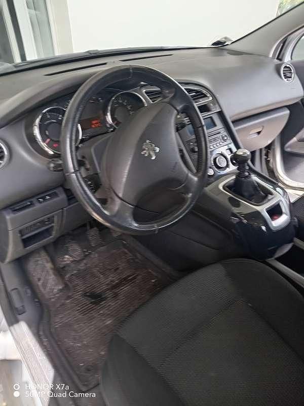 Usata Peugeot 5008 Active 114 CV (83 kW) 2013 Grigio Monovolume