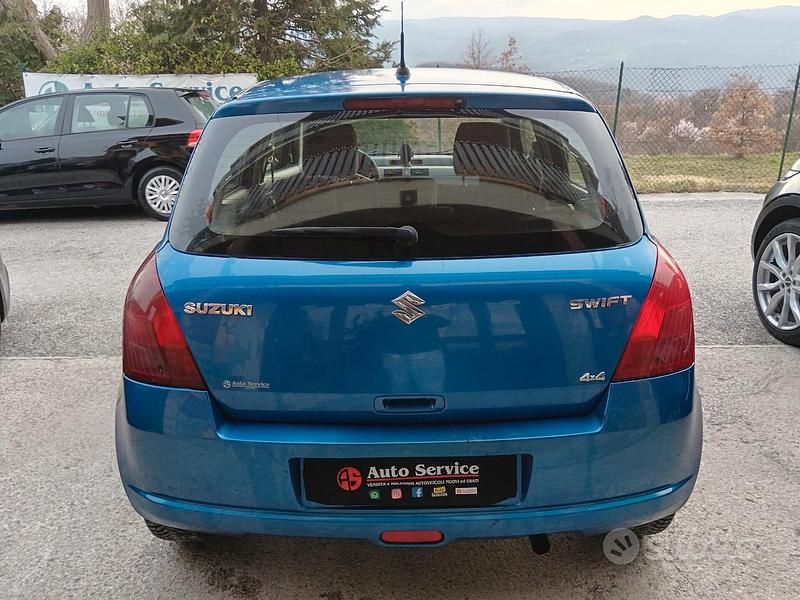 Usata Suzuki Swift 92 CV (67 kW) 2006 Blu Utilitaria