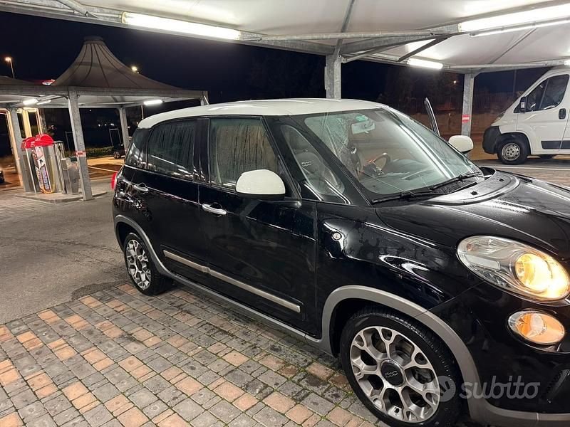Nero Usata 2014 Fiat 500L Trekking Monovolume | 11.000 € (Cara) - Immagine 1/4