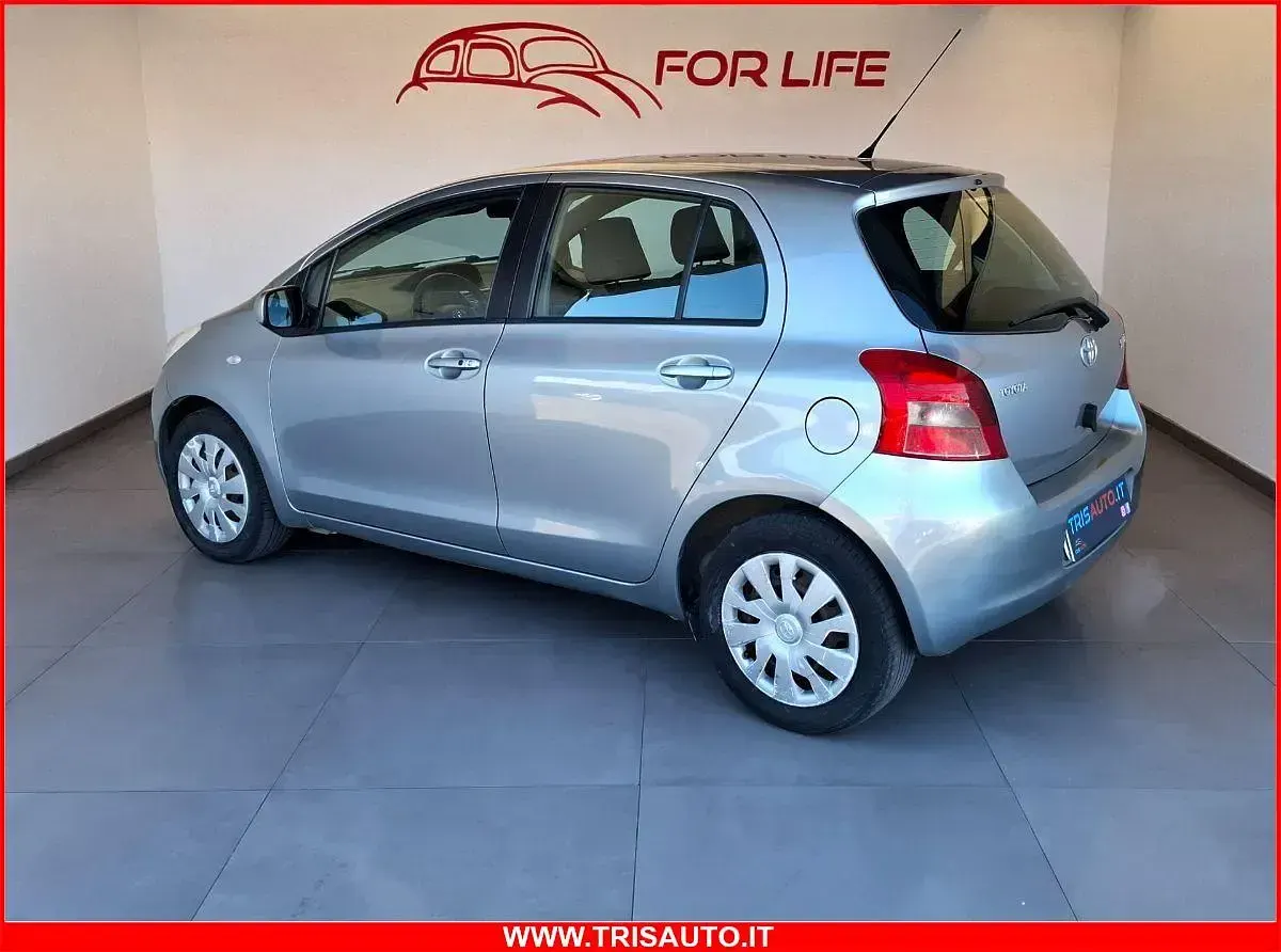 Usata Toyota Yaris Sol 87 CV (63 kW) 2006 Grigio Utilitaria