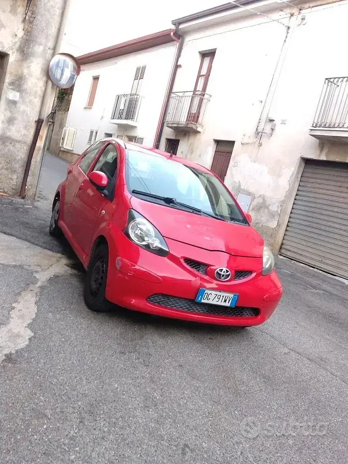 Usata Toyota Aygo 68 CV (50 kW) 2007 Rosso Utilitaria