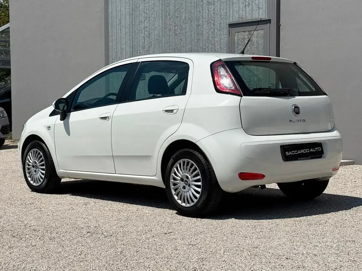 Usata Fiat Punto Street 69 CV (50 kW) 2013 Bianco Utilitaria