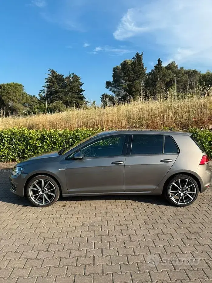 Usata VW Golf VII Highline 110 CV (80 kW) 2016 Grigio Berlina