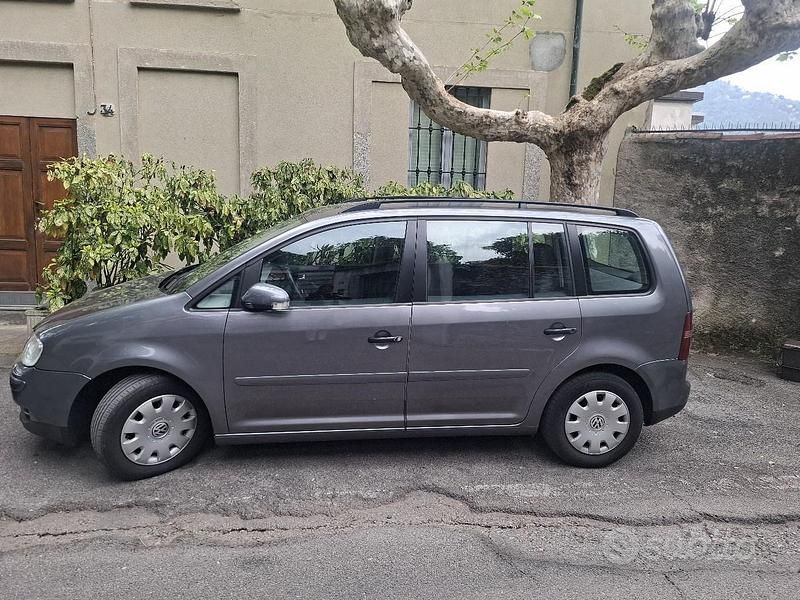 Usata VW Touran 105 CV (77 kW) 2005 Grigio Monovolume