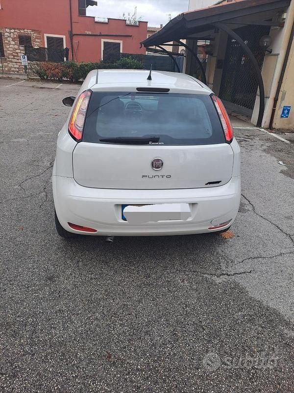 Usata Fiat Grande Punto 75 CV (55 kW) 2012 Bianco Utilitaria