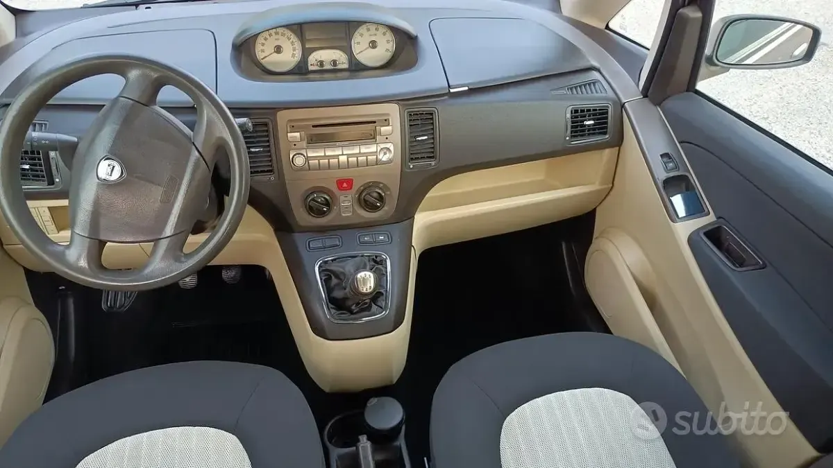 Usata Lancia Musa 69 CV (50 kW) 2007 Marrone Monovolume