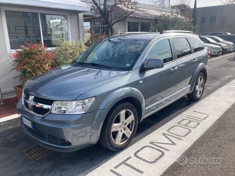Usata Dodge Journey 140 CV (102 kW) 2009 Grigio SUV
