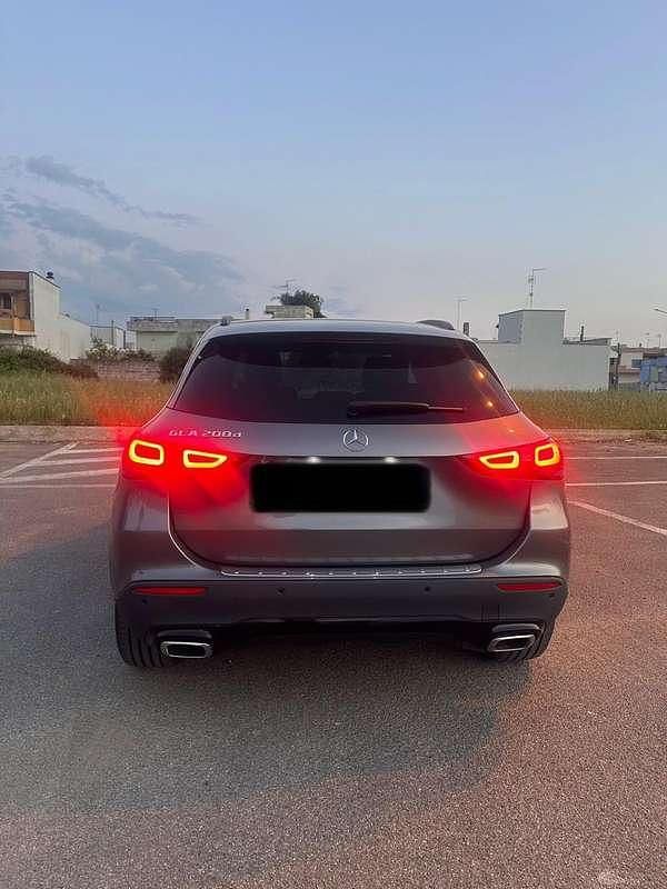 Usata Mercedes GLA200 150 CV (110 kW) 2021 Grigio SUV