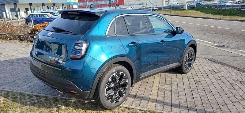 Nuova Fiat 600 La Prima 136 CV (100 kW) 2025 Verde mare SUV