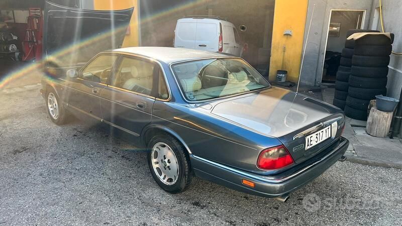 Usata Jaguar XJ6 211 CV (155 kW) 1995 Grigio Berlina