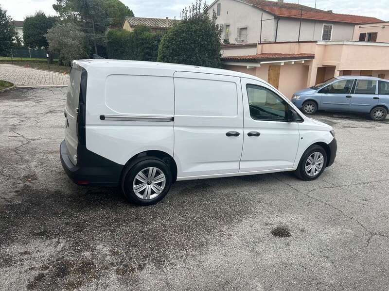 Usata VW Caddy Maxi Business 102 CV (75 kW) 2022 Bianco Monovolume