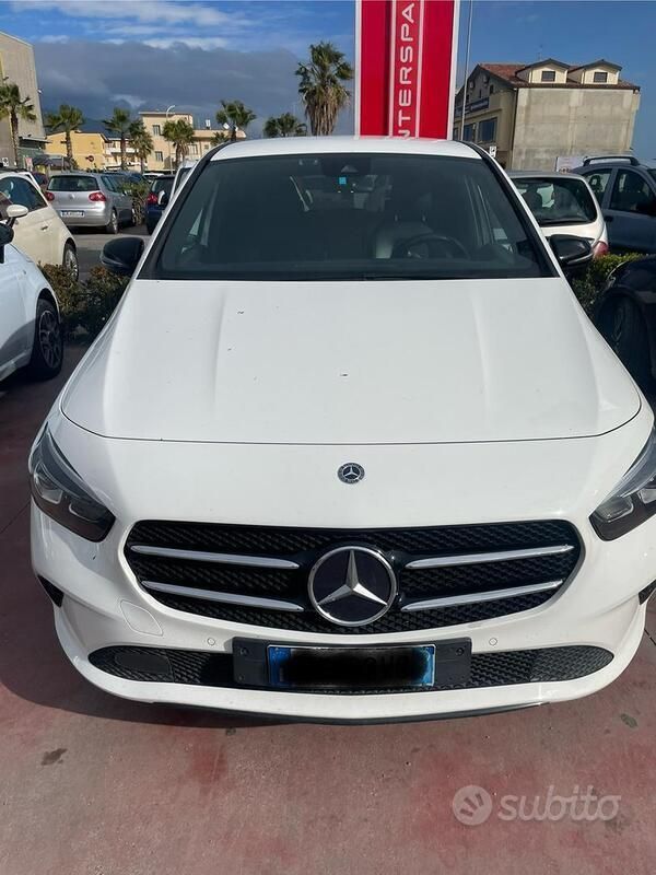 Bianco Usata 2019 Mercedes B180 Monovolume | 16.000 € (Buon prezzo) - Immagine 1/4