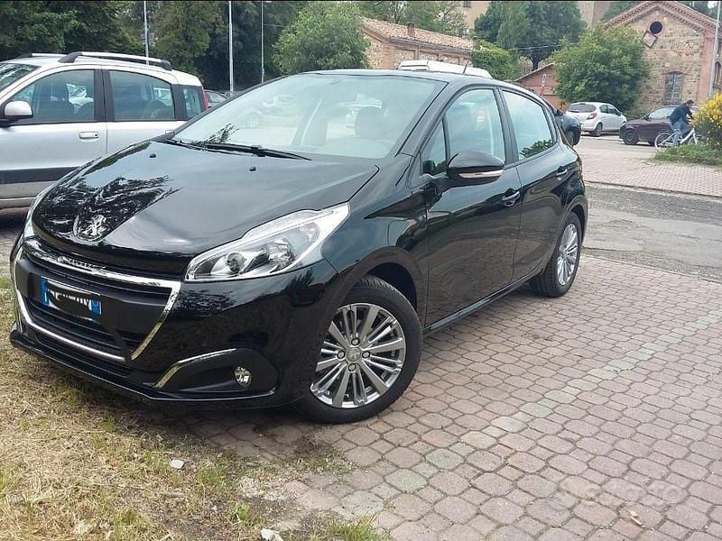 Usata Peugeot 208 82 CV (60 kW) 2017 Nero Utilitaria