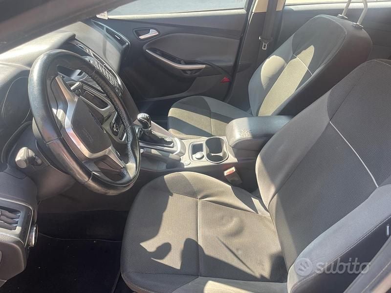 Usata Ford Focus 120 CV (88 kW) 2014 Nero Station wagon