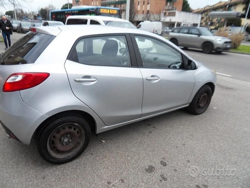 Usata Mazda 2 Style 74 CV (54 kW) 2007 Grigio Utilitaria