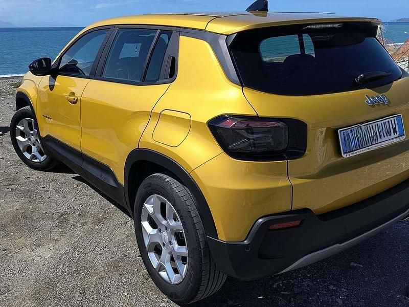 Usata Jeep Avenger Altitude 101 CV (74 kW) 2023 Oro SUV