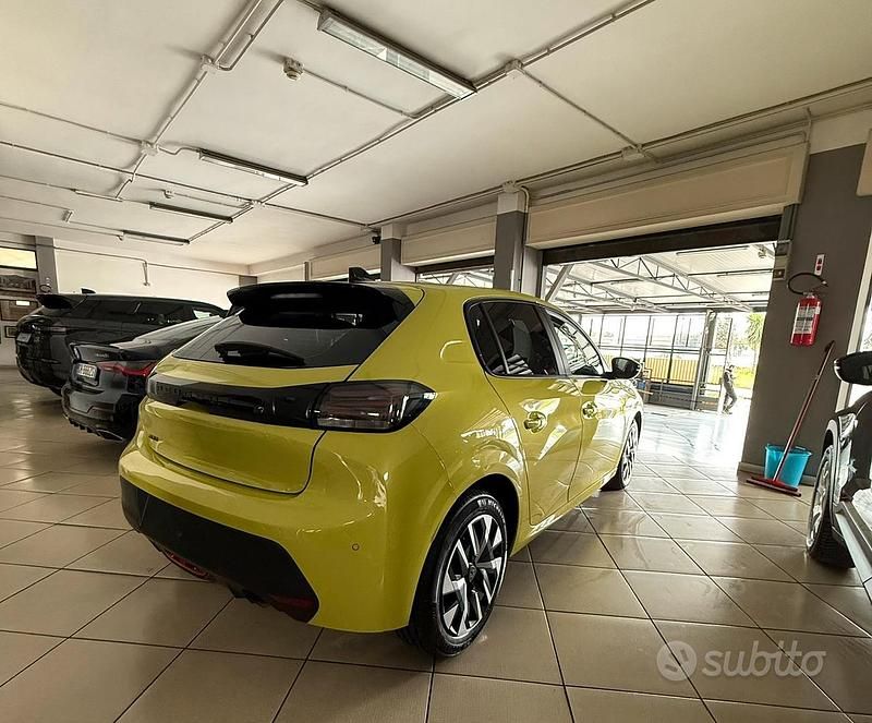 Usata Peugeot 208 2024 Verde Utilitaria