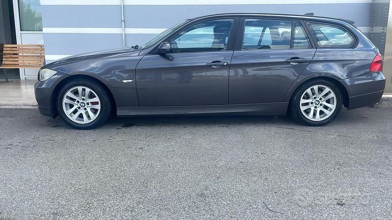 Usata BMW 318 122 CV (89 kW) 2007 Grigio Berlina