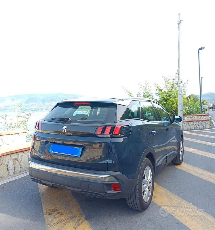 Usata Peugeot 3008 Business-Line 131 CV (96 kW) 2019 Blu SUV
