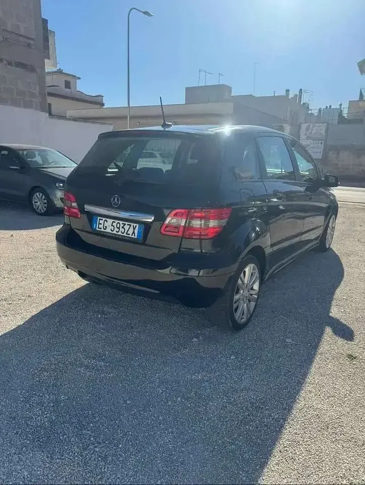 Usata Mercedes B180 Premium 109 CV (80 kW) 2011 Other Utilitaria
