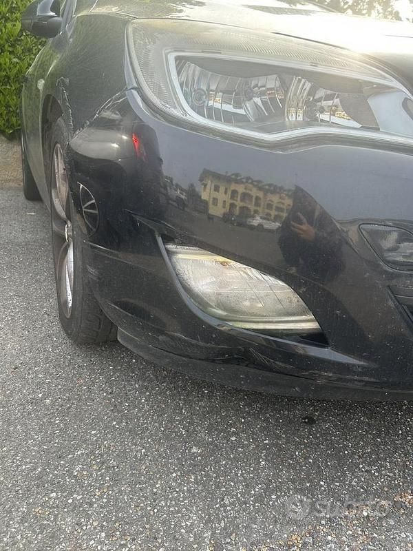 Usata Opel Astra 110 CV (80 kW) 2010 Nero Berlina