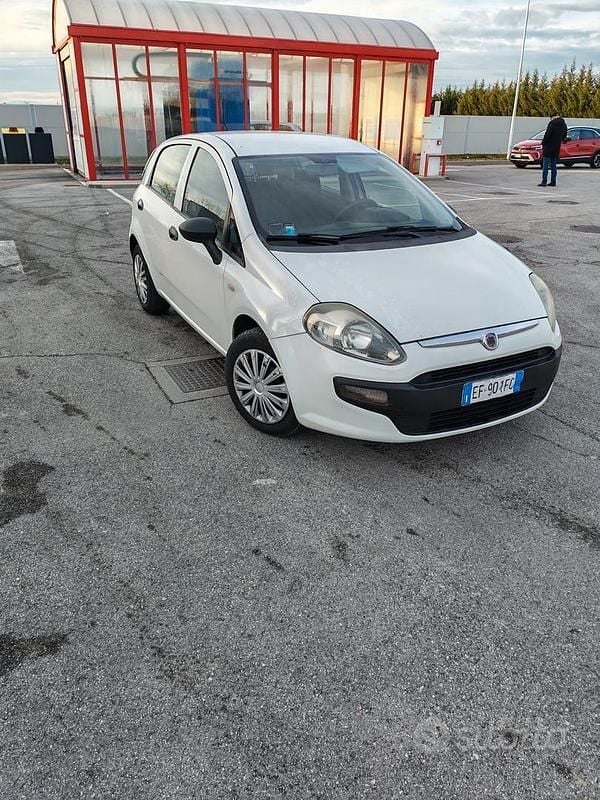 Bianco Usata 2011 Fiat Punto Evo Dynamic Due volumi | 2800 € (Buon prezzo) - Immagine 1/4