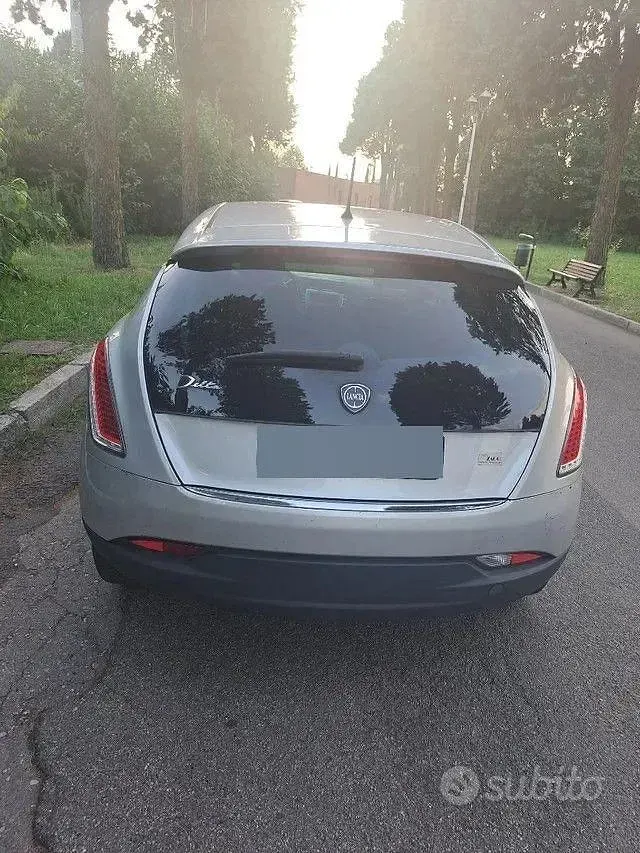 Usata Lancia Delta Gold 120 CV (88 kW) 2013 Grigio Utilitaria
