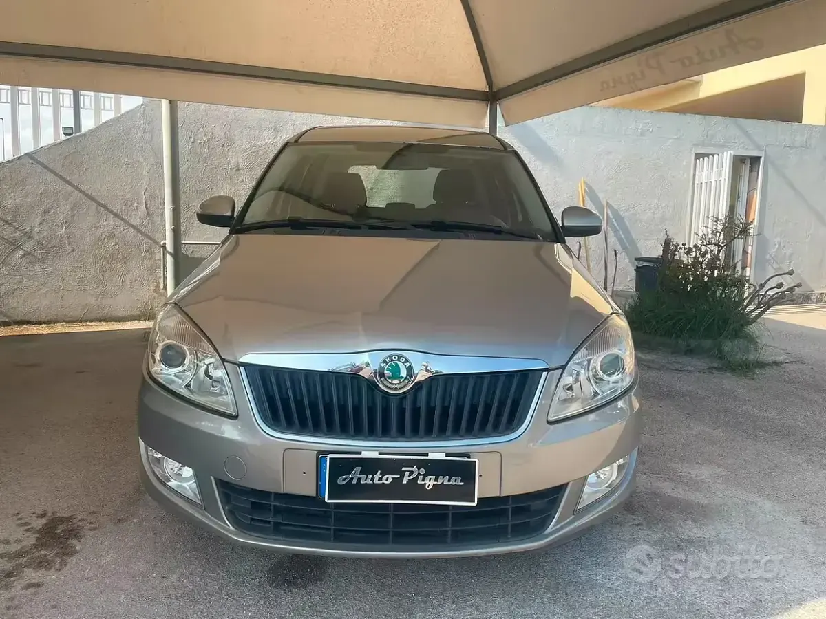 Usata Skoda Roomster Style 86 CV (63 kW) 2012 Grigio Monovolume